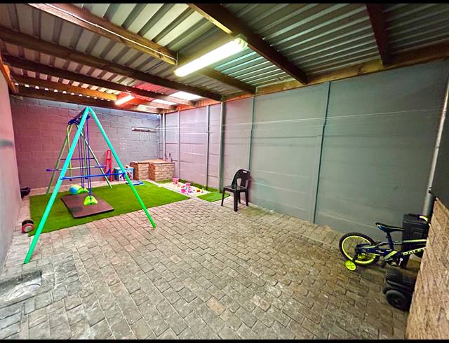 3 BEDROOM HOUSE FOR SALE IN RUYTERWACHT